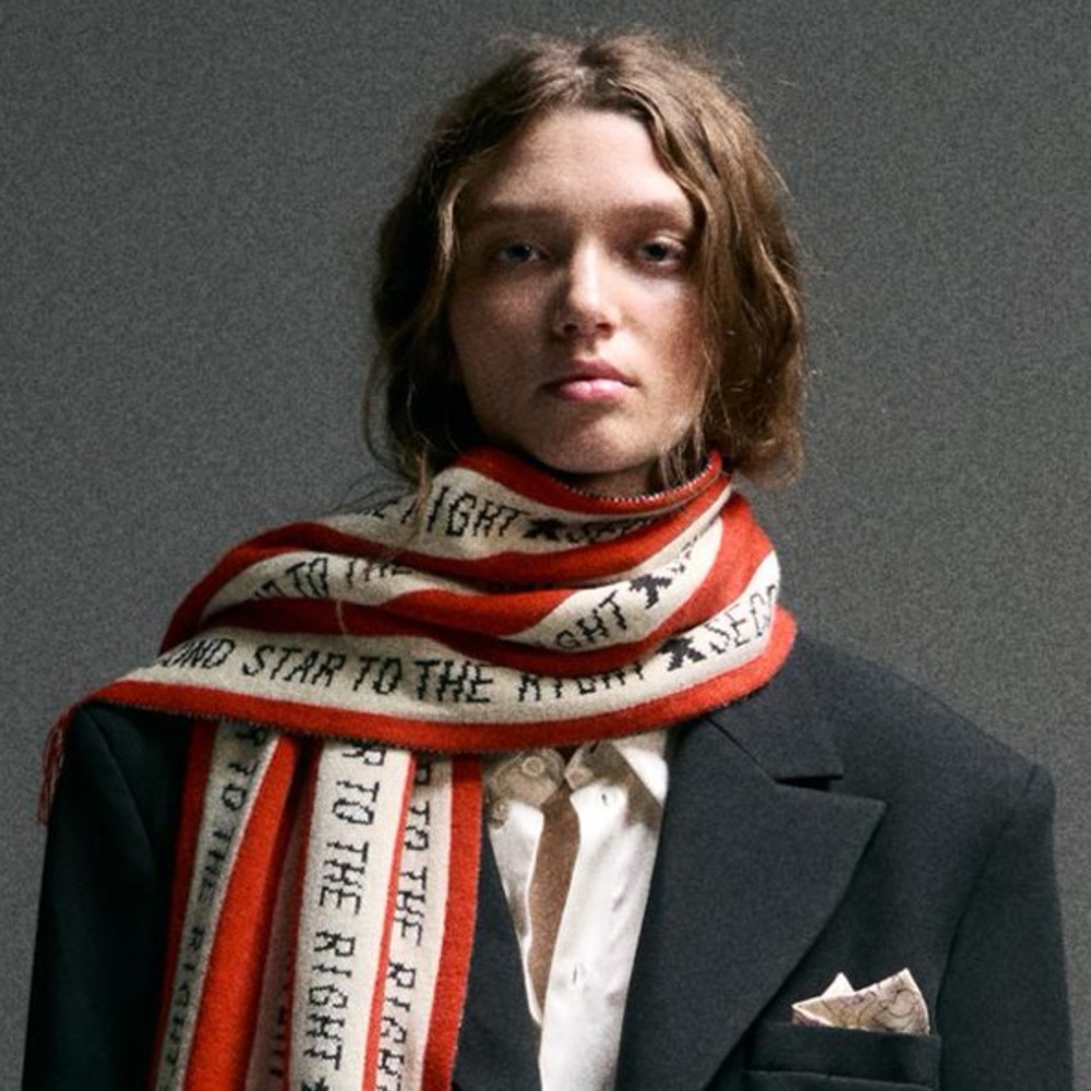 ZARA x HARRY LAMBER
STRIPED TEXT SCARF PETER PAN HARRY LAMBERT FOR ZARA - Picture 3 of 9